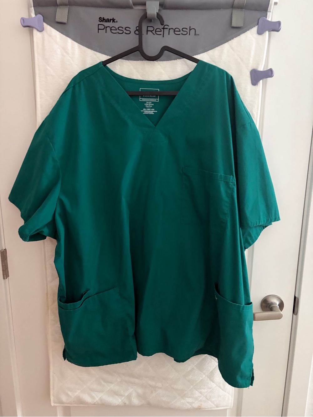 Cherokee Professionals Men’s V-neck Workwear Top in Green